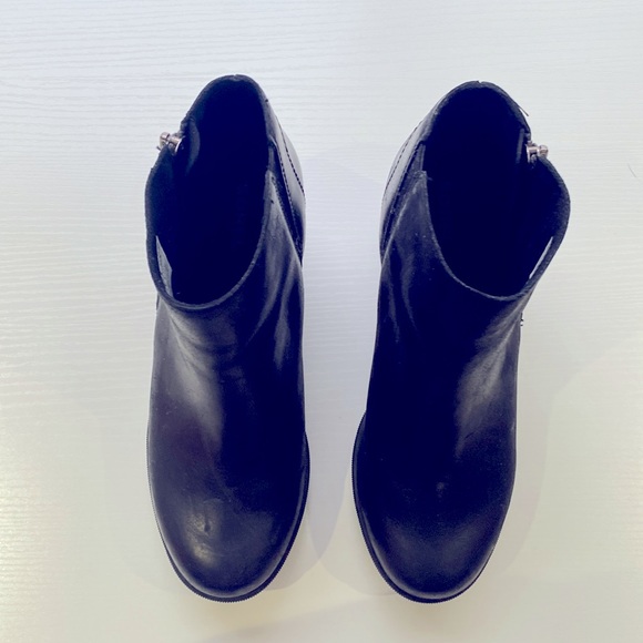 Sorel, leather ankle booties size 7 - Picture 2 of 5